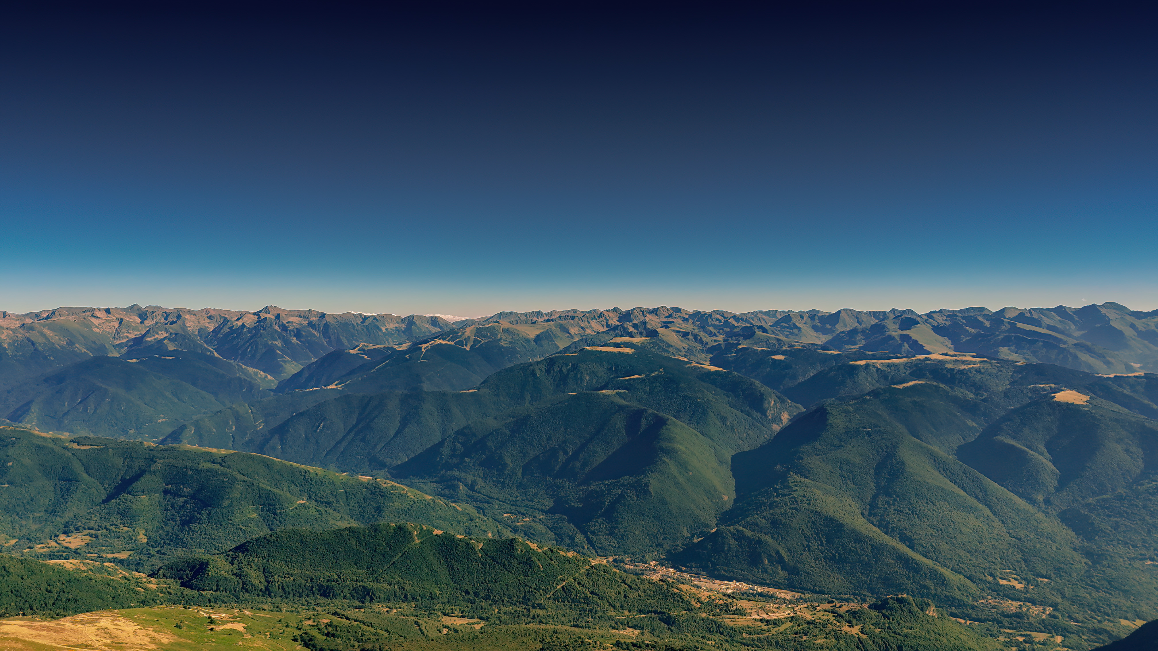 Panorama à 360° sur la chaîne pyrénéenne depuis le Saint-Barthélémy